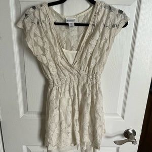 Maternity clothing, bundled